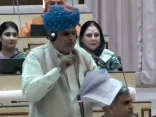 राजस्थान में अनपढ़ भी लड़ सकेंगे पंचायत-निकाय चुनाव:2 से अधिक बच्चों वालों पर रोक भी हटेगी, सरकार का विधानसभा में जवाब