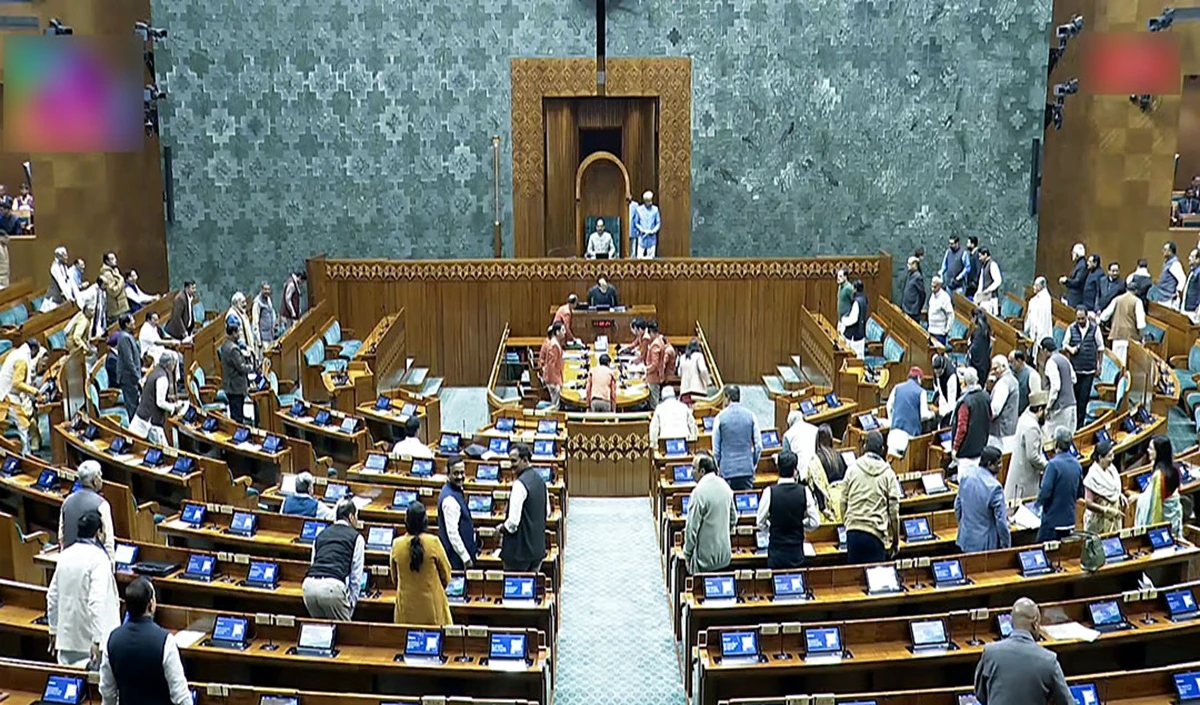 Parliament में विपक्ष का जोरदार हंगामा, Lok Sabha की कार्यवाही 9 February तक स्थगित