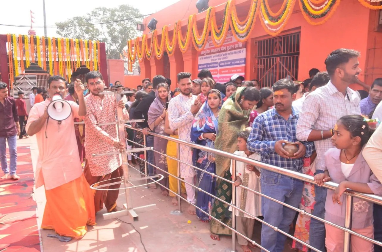 आस्था के अभिषेक से श्रद्धालु निहाल, शिव का अभिषेक कर मनोकामना मांगी