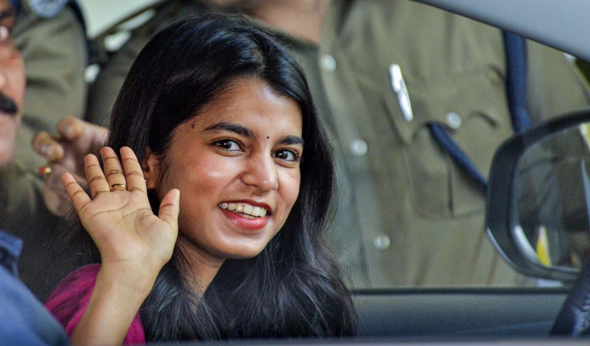 अस्पताल पर सवाल, अपनी ही सरकार से तकरार, Bihar Assembly में क्यों छाईं MLA Maithili Thakur?