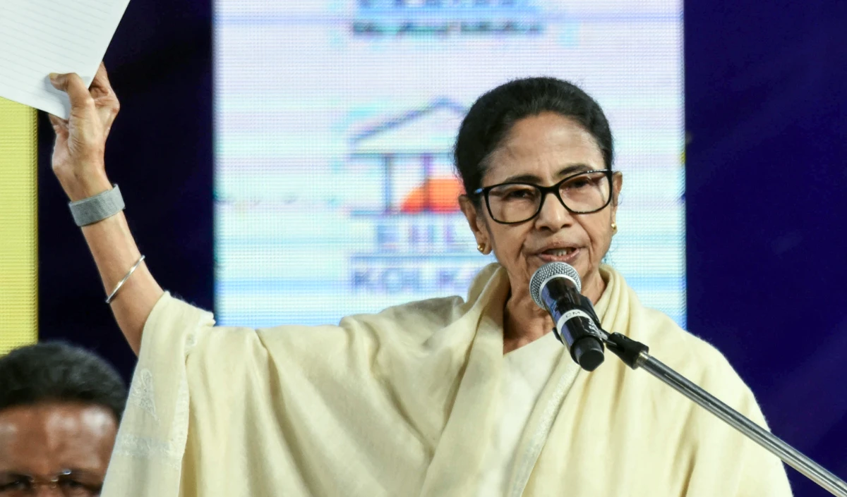 West Bengal में सियासी भूचाल! Mamata Banerjee की सीट से 47 हजार वोटर हटे, चुनाव से पहले टेंशन
