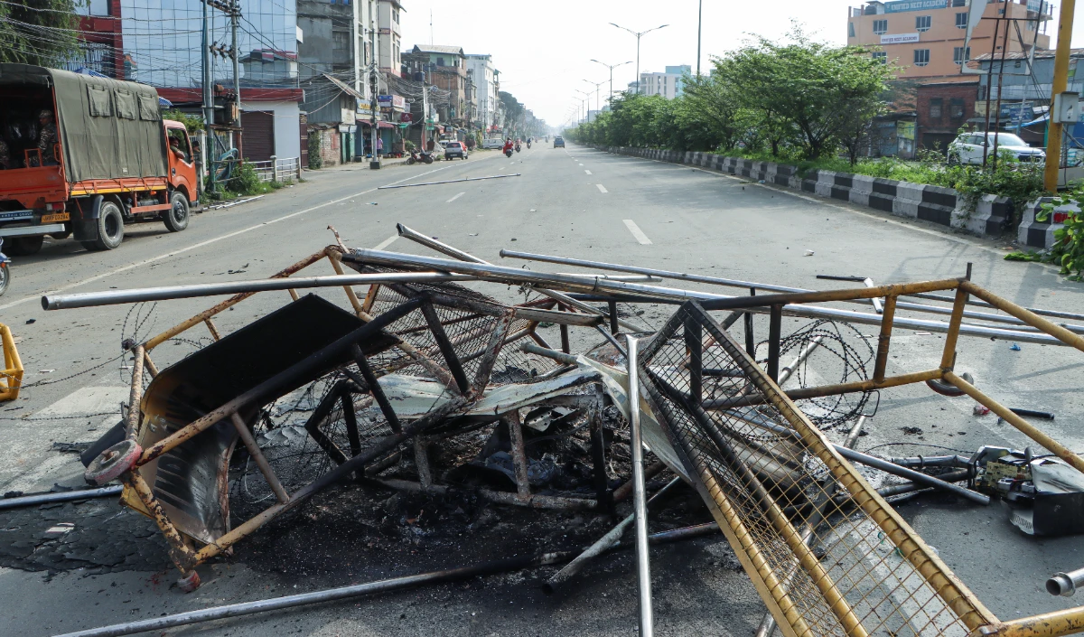 Manipur Churachandpur Fresh Violence | नई सरकार के गठन के बीच फिर सुलगा चुराचांदपुर, डिप्टी सीएम की शपथ के खिलाफ हिंसक प्रदर्शन