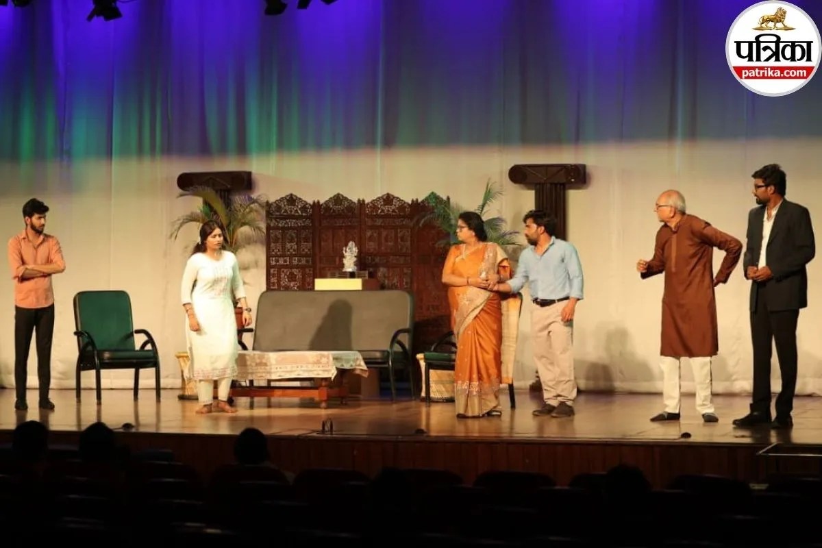 एसआरएमएस रिद्धिमा में गूंजे ठहाके… दूल्हा भाई ने मचाया धमाल, दर्शक हंसते-हंसते हुए लोटपोट