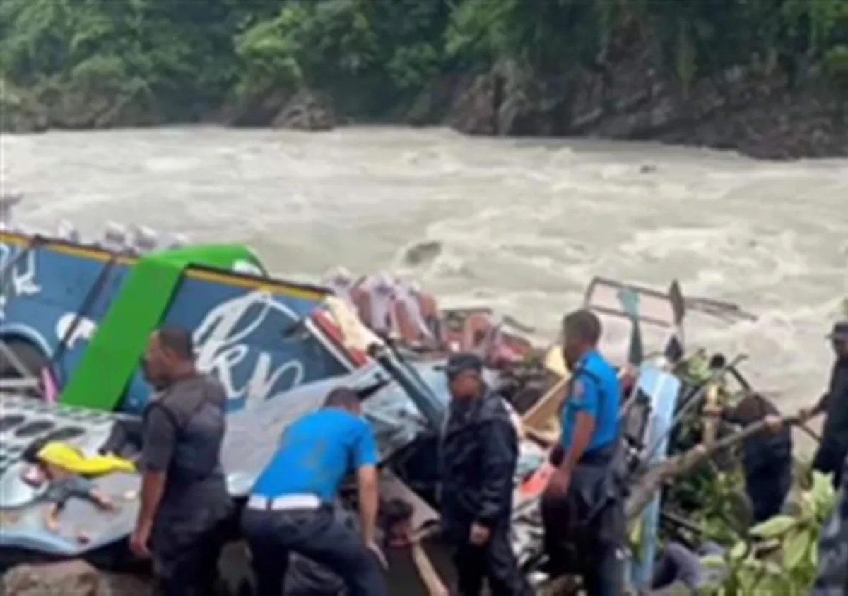 यात्रियों से भरी बस गिरी नदी में, नेपाल में 12 लोगों की मौत