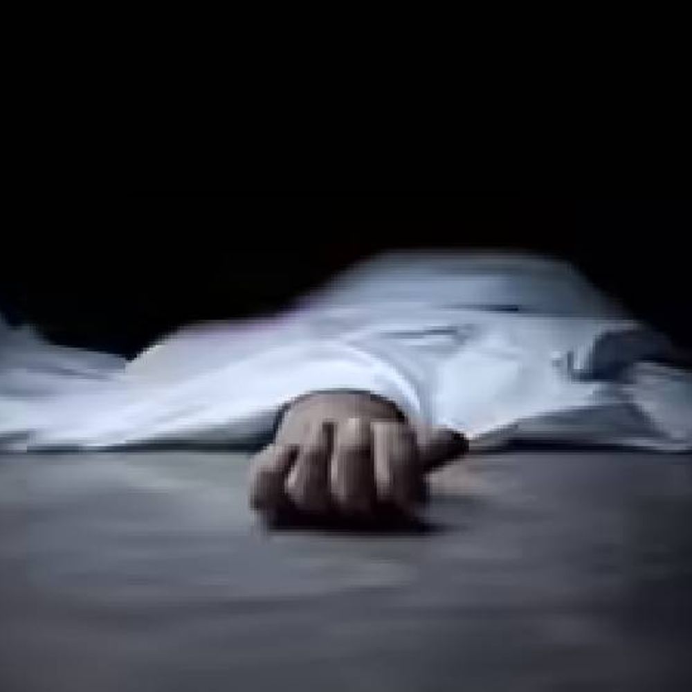 नोएडा में युवक-युवती की मिली कार में लाश:दिल्ली का बताया जा रहा कपल, पास से ही मिली पिस्टल