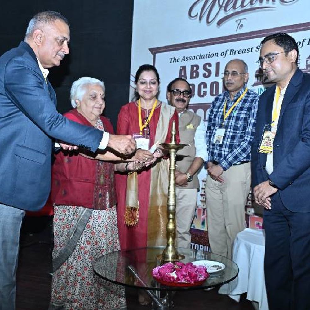 हर 24 में से एक महिला को ब्रेस्ट-कैंसर का खतरा:30 साल की उम्र में भी सामने आ रहे केस; मिडकॉन-2026 में विशेषज्ञों ने जताई चिंता