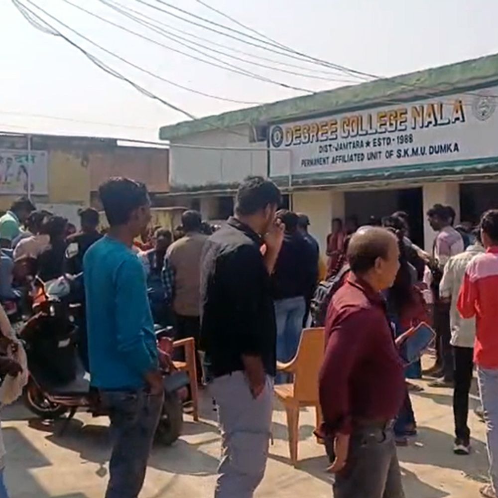 नाला डिग्री कॉलेज परीक्षा केंद्र बदला, छात्रों का विरोध:फतेहपुर शिफ्ट होने से 561 परीक्षार्थी परेशान, आंदोलन की चेतावनी