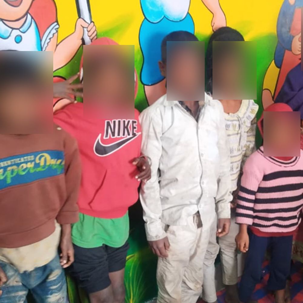 गयाजी से कोडरमा के 10 बिरहोर बच्चे बरामद:एक सप्ताह से थे लापता, मुफ्फसिल थाना की गश्ती टीम को मिले बच्चे