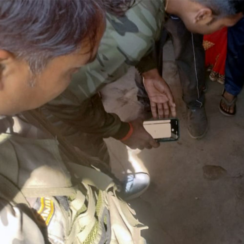 जेवर दुकान से 25 लाख के गहनों की लूट:वारदात के बाद भागते वक्त बदमाशों ने 4-5 राउंड की फायरिंग, एक जख्मी; हजारीबाग रेफर