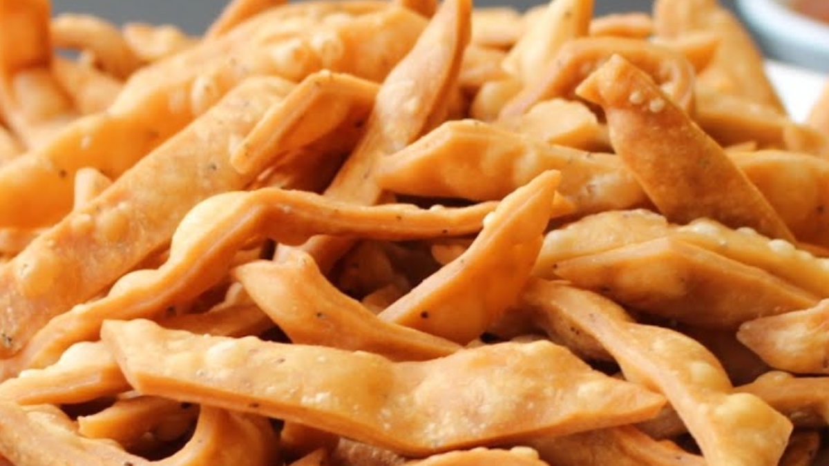 होली को बनाना है खास, तो खस्ता नमक पारे बनाएं, बड़े चाव के साथ खाएंगे सभी मेहमान