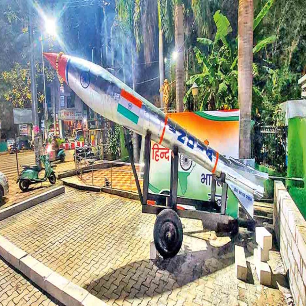 कालीचरण चौराहे पर स्थापित की मिसाइल