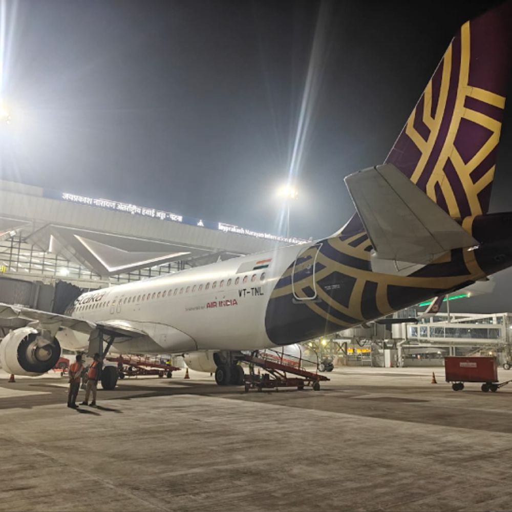 पटना एयरपोर्ट पर दो और एयरोब्रिज चालू, चौथा एयरोब्रिज डिपार्चर गेट नंबर 12 से जोड़ा गया