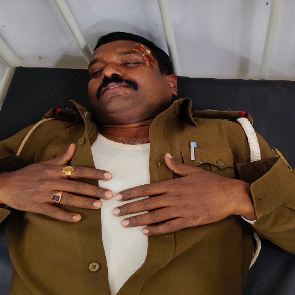 बंधक को छुड़ाने गई पुलिस टीम पर हमला, 6 घायल:सहरसा में पतरघट के बिंद टोला की घटना, नाराज लोगों ने सड़क जाम की