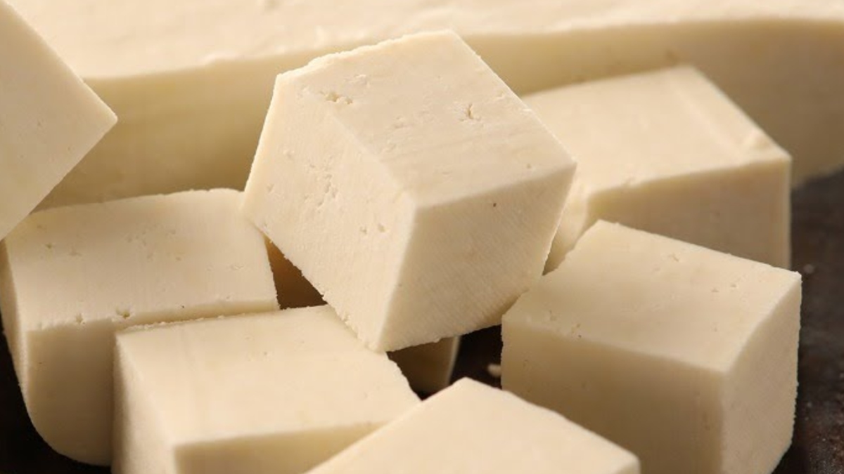 घर पर कैसे बनाएं नरम-नरम पनीर, न मिलावट की चिंता और न ही बासी पनीर खरीदने का डर