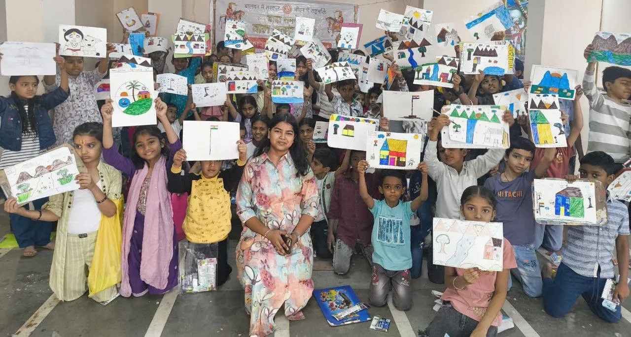 रंगों में खिला बचपन, चित्रों के जरिए बच्चों ने दिखाई कल्पनाशक्ति, मिला खुलकर प्रतिभा दिखाने का मंच