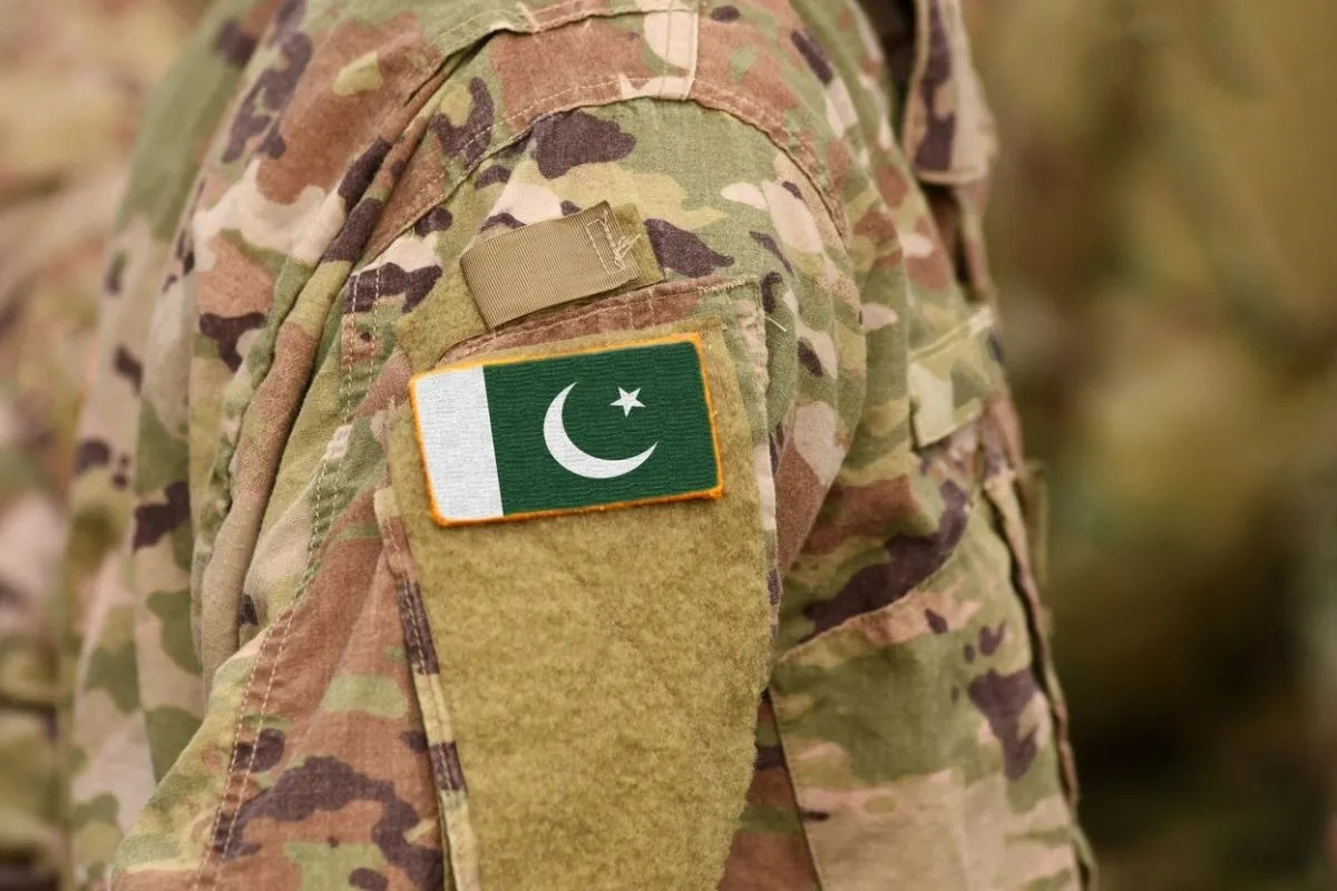 डर से अपना कैंप छोड़कर भागे पाक सैनिक, दूसरे ने कर लिया कब्जा, खतरनाक हमले के बाद पाकिस्तान में इमरजेंसी जैसे हालात