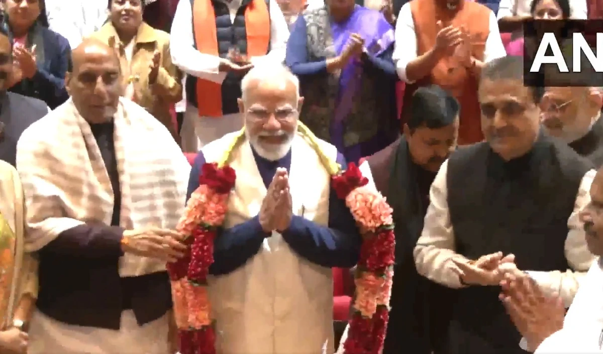 NDA संसदीय दल की बैठक में PM मोदी का भव्य स्वागत! अमेरिका के साथ ‘महा-डील’ को बताया ऐतिहासिक उपलब्धि