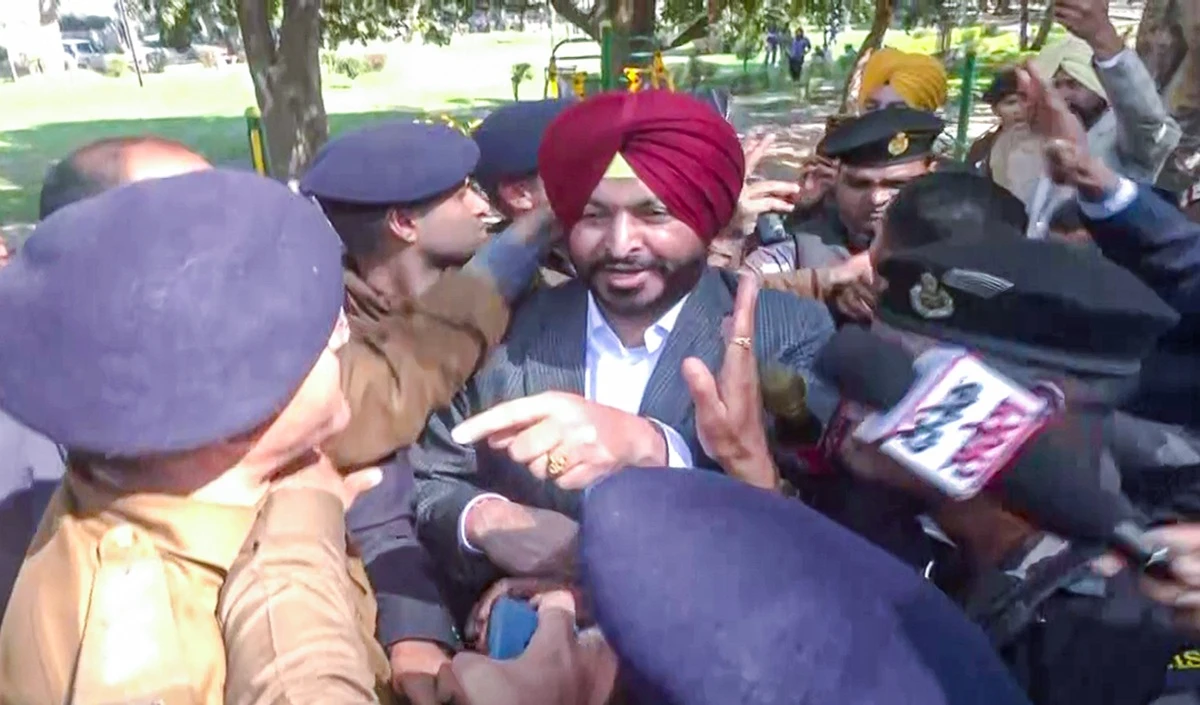 Ravneet Bittu का Congress पर ‘परिवारवाद’ का वार, बोले- असली होती तो कोई पार्टी नहीं छोड़ता