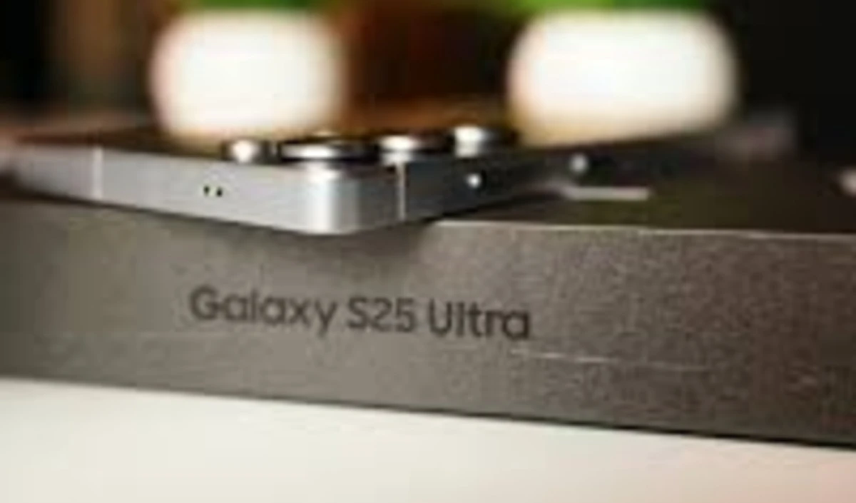Samsung का प्रीमियम फोन हुआ सस्ता, Galaxy S25 Ultra खरीदने का Golden Chance, जानें नया Price