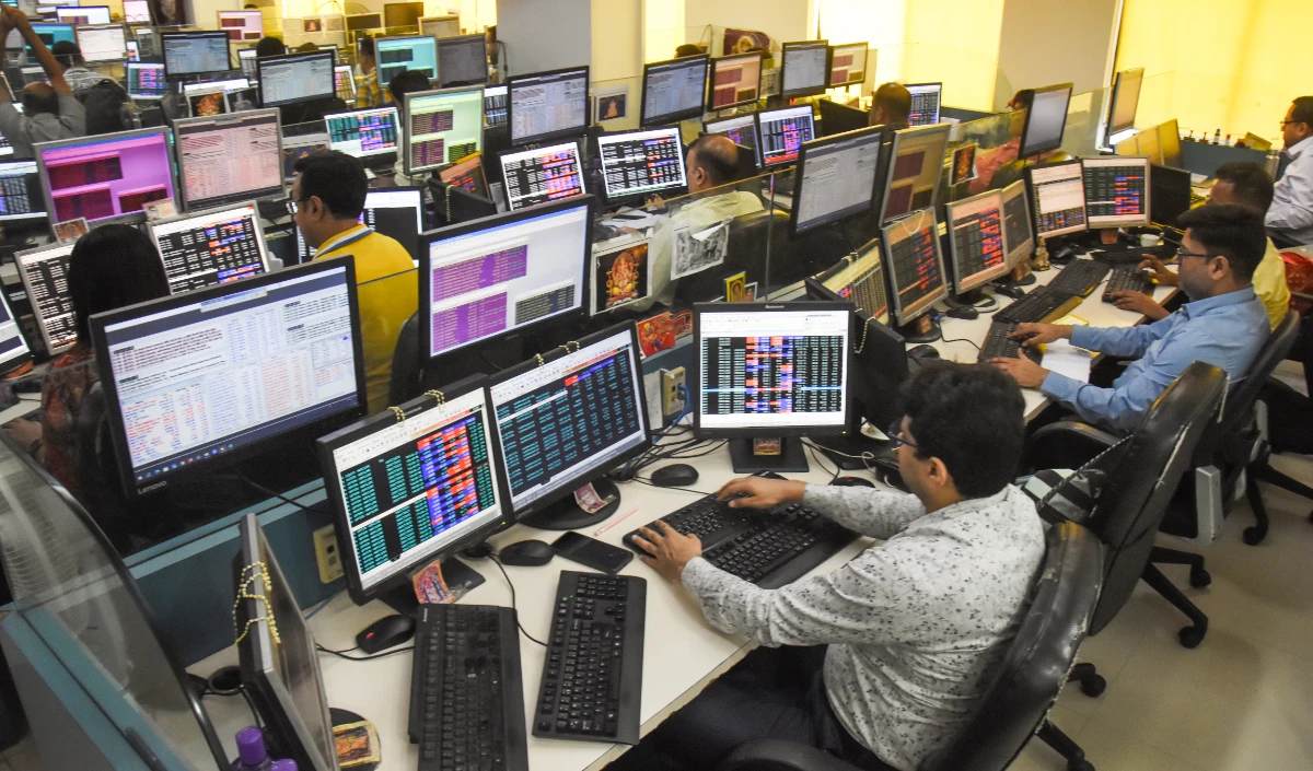 Budget 2026 के बाद Black Sunday? Sensex 1600 अंक लुढ़का, Nifty भी धड़ाम, Investors के डूबे लाखों करोड़