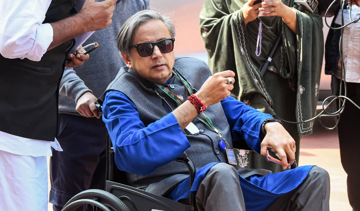 Shashi Tharoor का Modi सरकार पर बड़ा हमला, बोले- Parliament चलाने में कोई दिलचस्पी नहीं