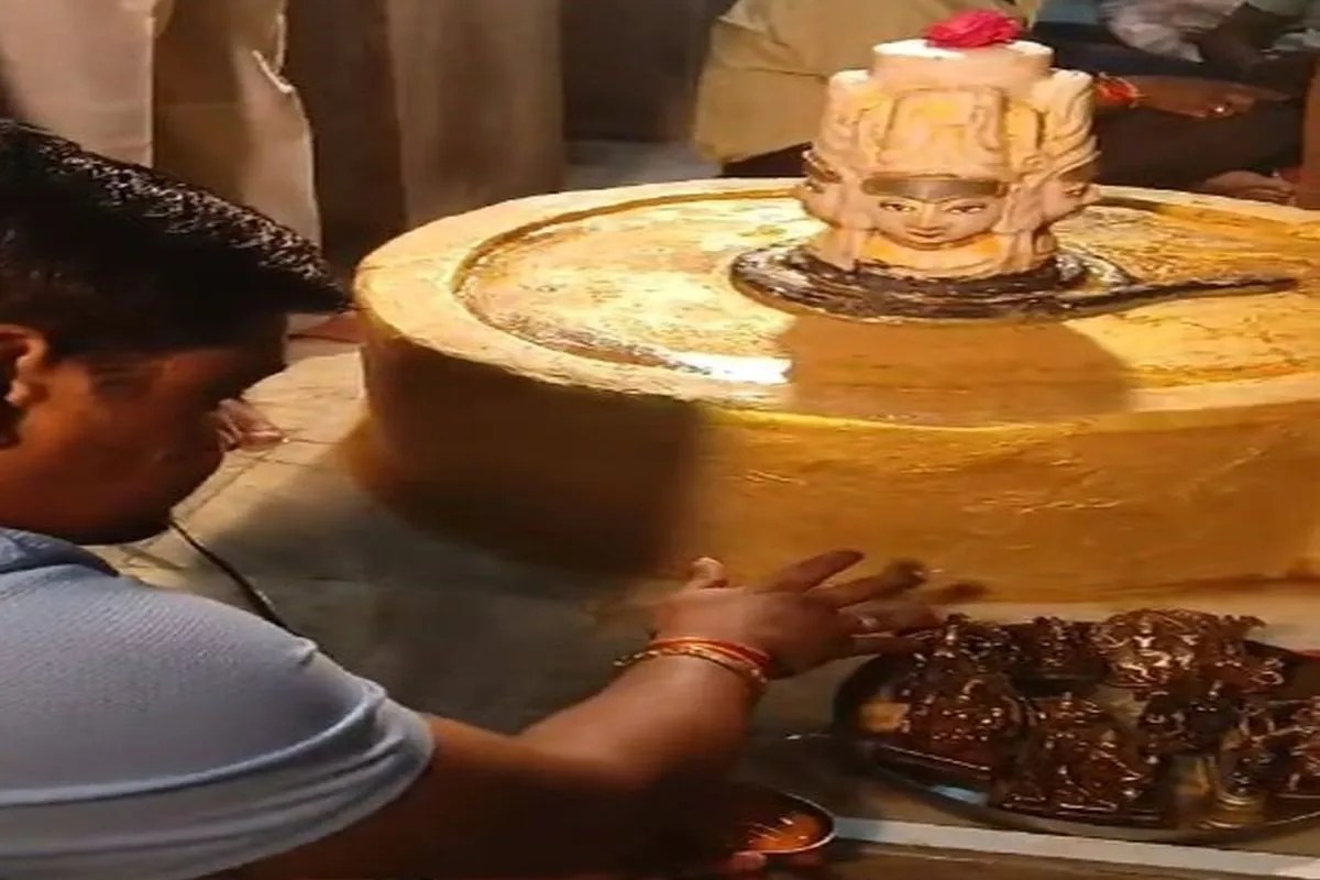 अद्भूत शिव मंदिर: साल में एक दिन खुलती राज परिवार की आलमारी