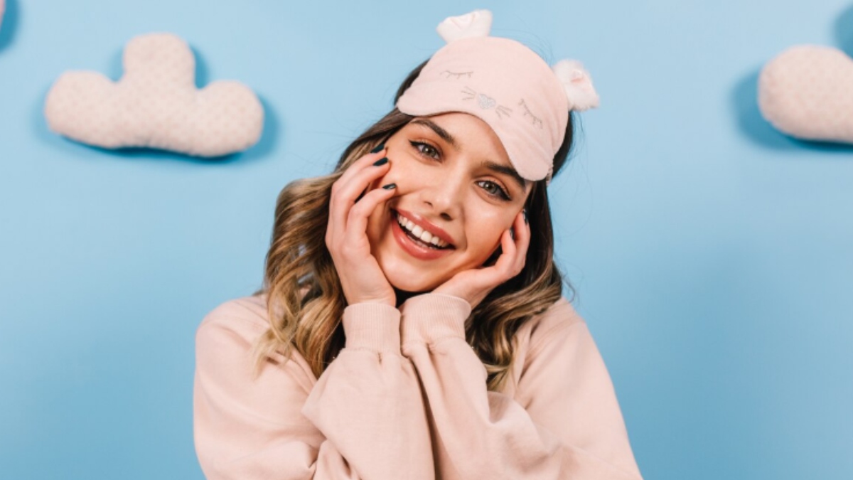 रात में सोने से पहले क्या लगाना चाहिए, जिससे अगली सुबह रूखी त्वचा एकदम मखमली हो जाए