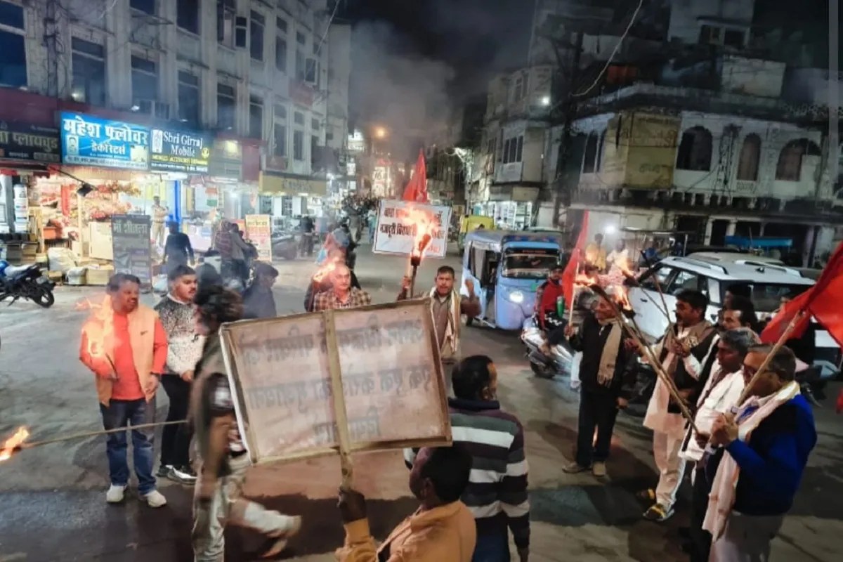 चार श्रम संहिताओं के विरोध में तीन शहरों में मशाल जुलूस, आज राष्ट्रव्यापी हड़ताल