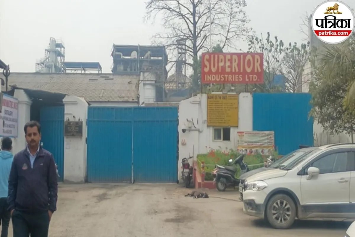 तीसरे दिन भी सुपीरियर इंडस्ट्रीज पर आयकर का शिकंजा… रिकॉर्ड खंगाल रही टीम, मोबाइल जब्त, बाहर जाने पर पाबंदी