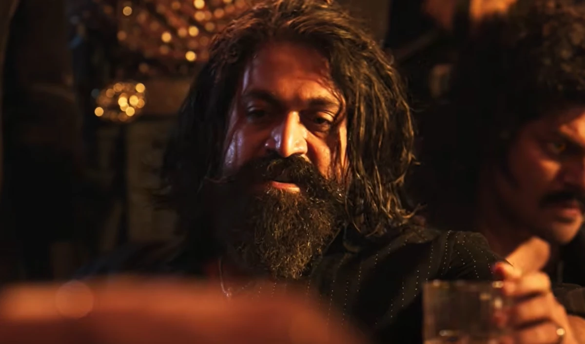 Toxic Teaser Out | यश का खूँखार अवतार! ‘टॉक्सिक’ के टीज़र में दिखा KGF स्टार का रोंगटे खड़े करने वाला कमबैक, ज़बरदस्त मुक्के मारे और खून-खराबा किया