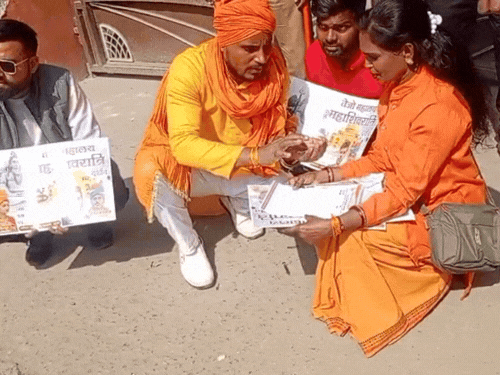 महाशिवरात्रि पर ताजमहल को फ्री करने के लिए ज्ञापन:हिंदू महासभा जिलाध्यक्ष ने खून लिखा पत्र, बोली- हमारे लिए तेजोमहालय है