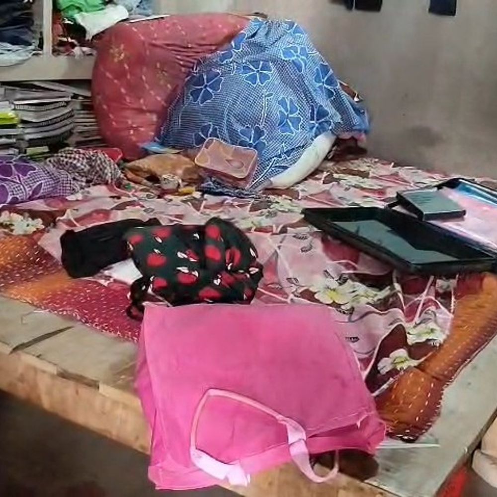 दो सगे भाइयों के बंद घरों में लाखों की चोरी:औरंगाबाद में जेवरात-नकदी गायब, शादी समारोह में शामिल होने पैतृक गांव गए थे घर के मालिक