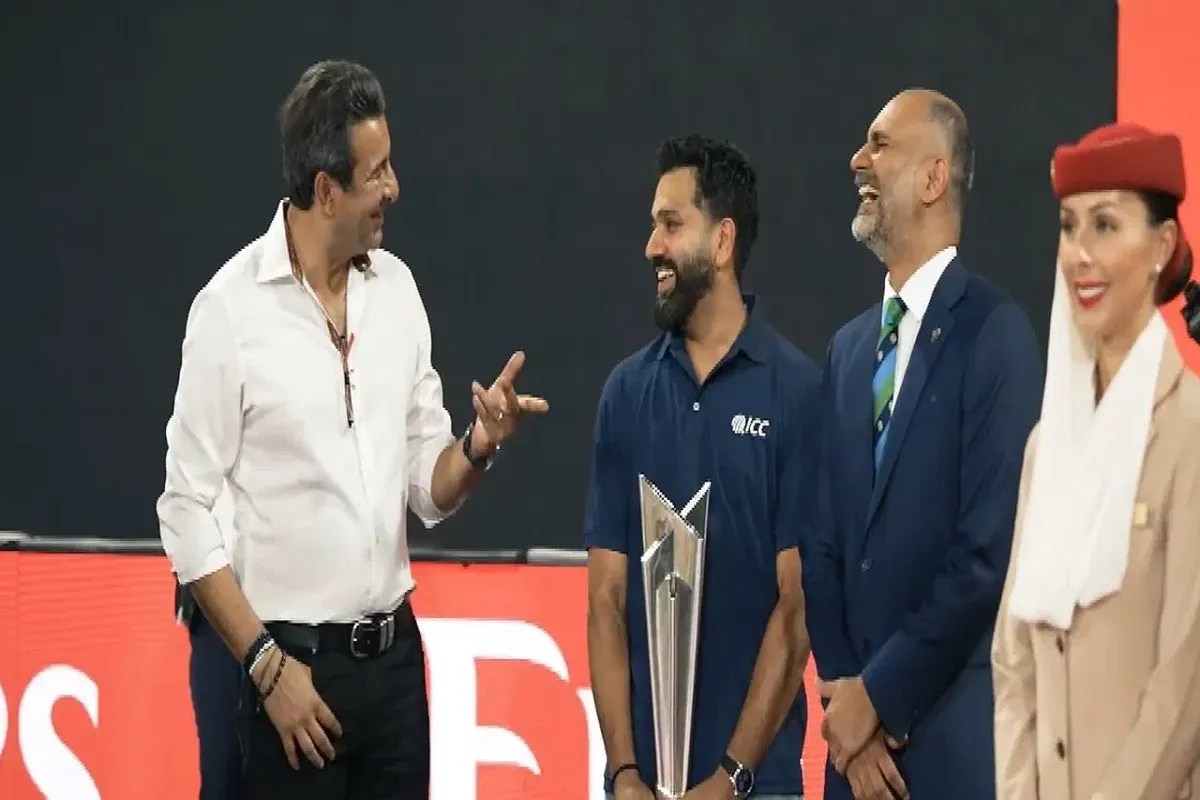 IND vs PAK: वसीम अकरम से गर्मजोशी से गले लगकर मिले रोहित शर्मा, फिर टीम इंडिया क्यों कर रही ‘नो हैंडशेक’ का दिखावा