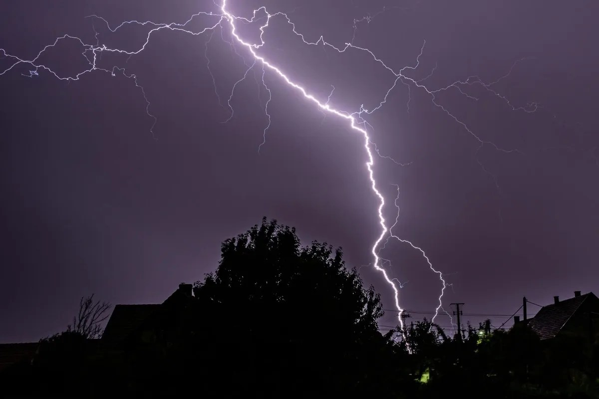 Weather Update: मौसम दिखाएगा नया तेवर, एक साथ मेघगर्जन-वज्रपात-ओलावृष्टि-तूफानी हवा का IMD अलर्ट जारी