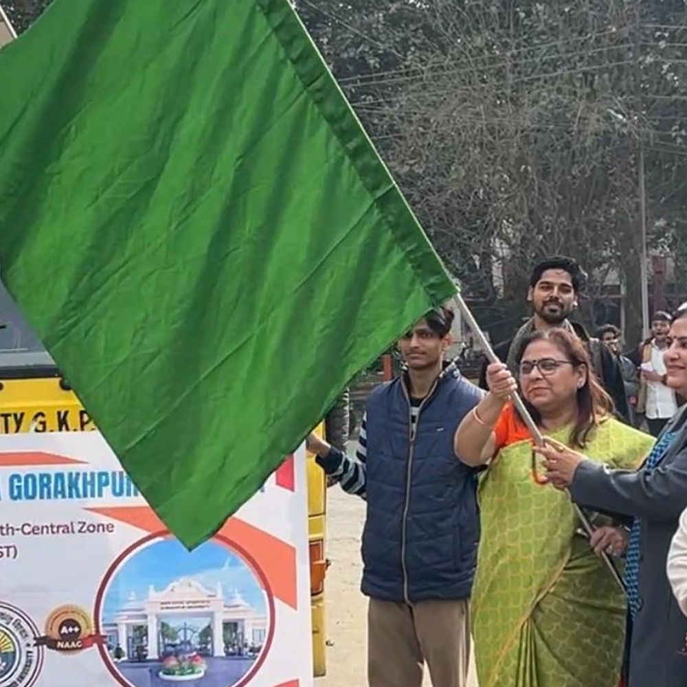 DDU के स्टूडेंट्स युवा महोत्सव में रचेंगे इतिहास:कुलपति ने किया रवाना, 6 राज्यों के 35 यूनिवर्सिटी लेंगे हिस्सा,अंबाला में होगा आयोजन