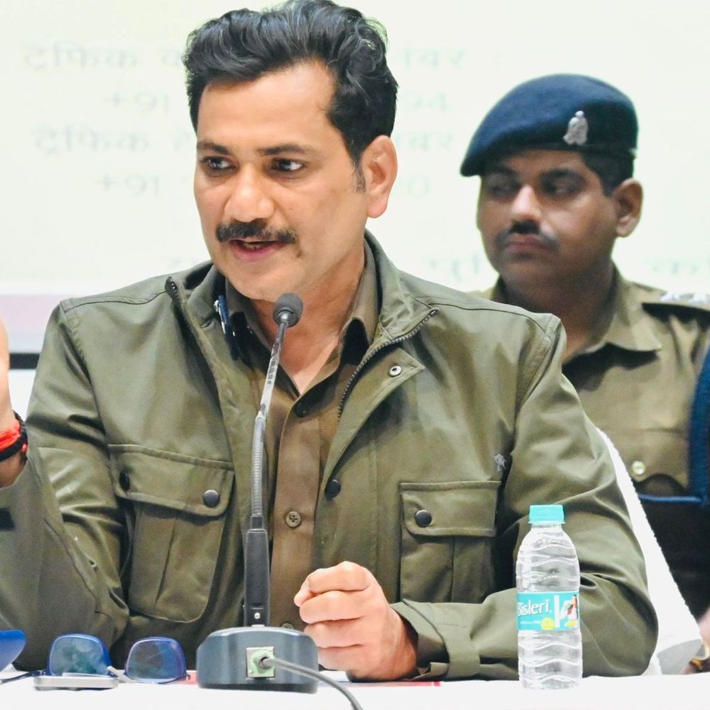 वाराणसी के मैरिज-लॉन और DJ संचालकों को पुलिस-कमिश्नर का अल्टीमेटम:सड़क पर पार्किंग कराई तो लाइसेंस निरस्त, बैंड-बाजा संचालक जाएंगे जेल; आतिशबाजी और शोर-शराबे पर केस