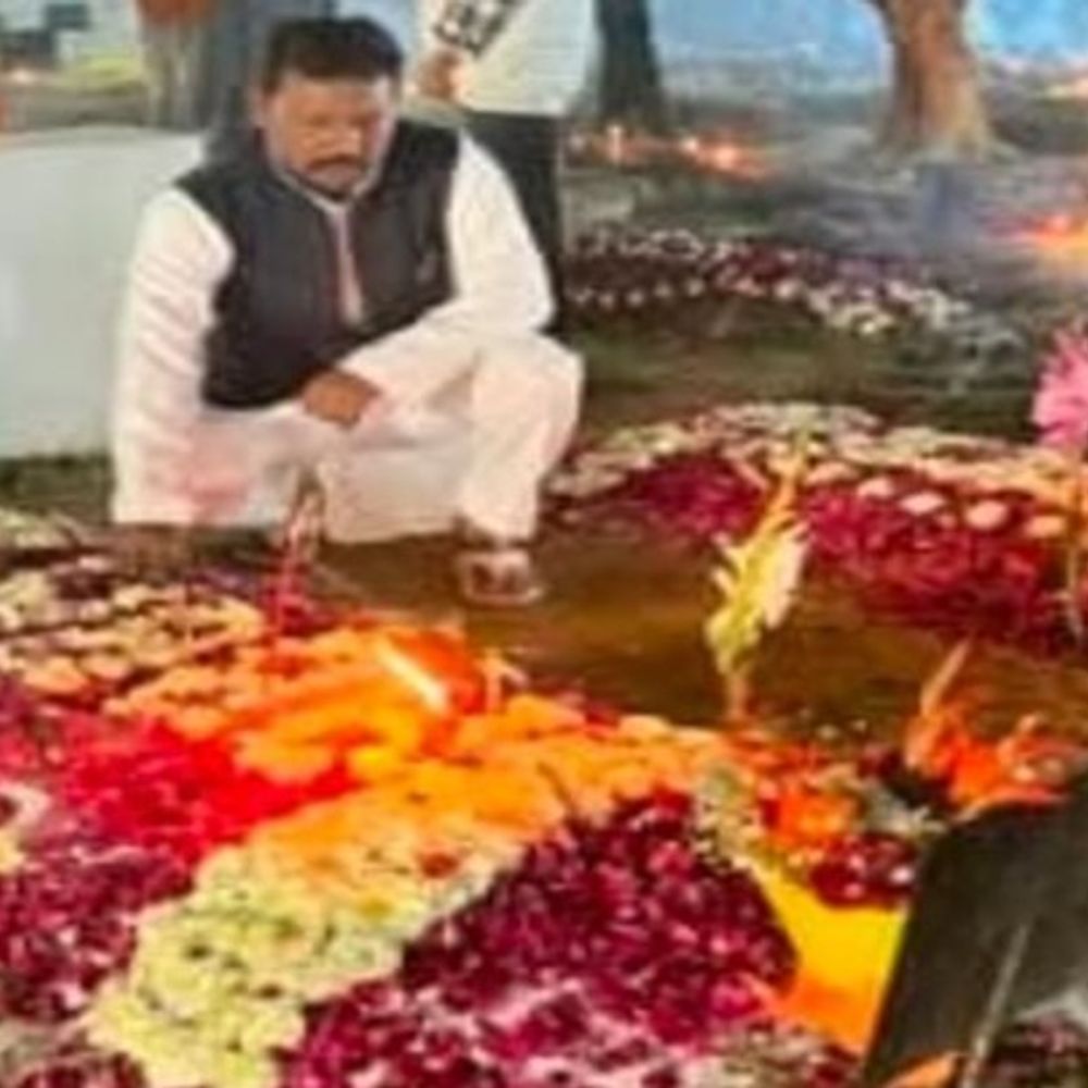 अयोध्या में मनाई गई शब-ए-बारात, अमन-चैन की दुआएं मांगी:अकीदतमंदों में खासा उत्साह दिखा, मस्जिद, इमामबारगाह दुल्हन की तरह सजे