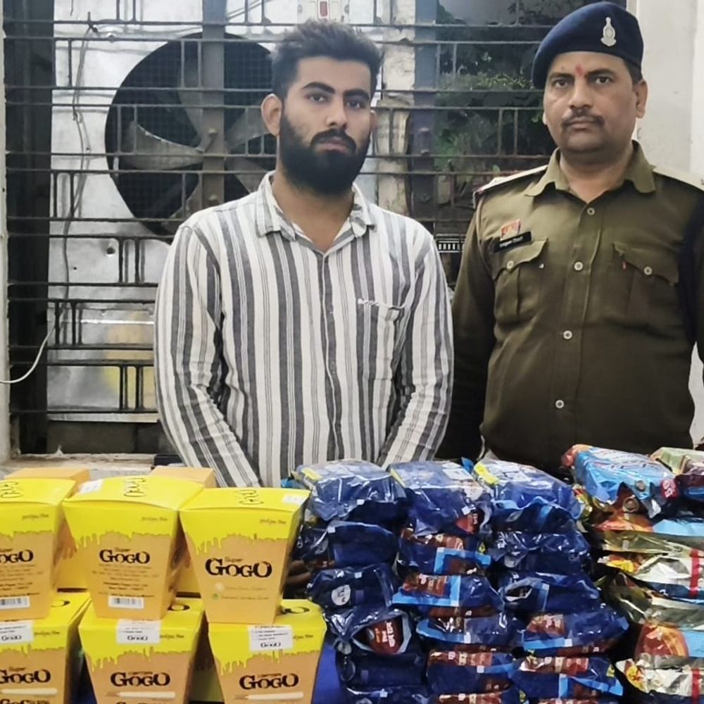 नशे के अवैध व्यापार पर पुलिस की छापेमार कार्रवाई:पुलिस की 35 टीमों ने जिलेभर के अलग-अलग ठिकानों पर दी दबिश, गोगो पेपर और हुक्का सामग्री समेत 2 लाख की सामग्री जब्त