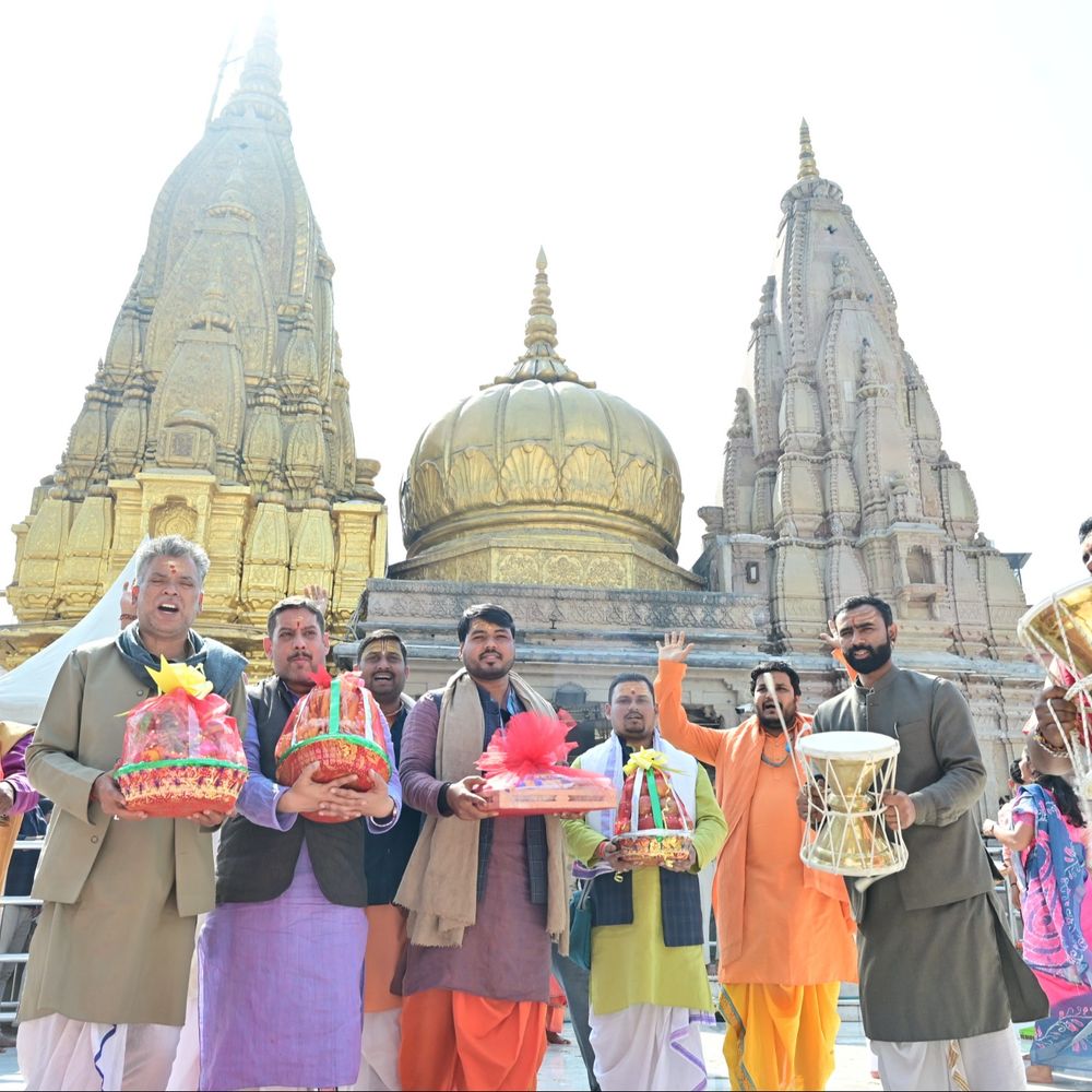 काशी-विश्वनाथ को मथुरा से कान्हा ने भेजे वस्त्र-मेवा और उपहार:शिव विवाह की सामग्री लेकर आए कृष्ण जन्मस्थली के प्रतिनिधि, काशी में भव्य स्वागत