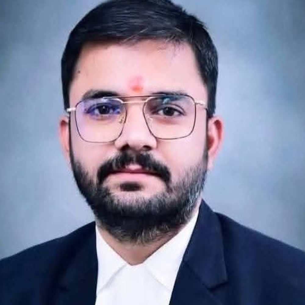 भदोही में सड़क हादसे में हाईकोर्ट अधिवक्ता की मौत:प्रयागराज लौटते समय टोल प्लाजा पर बाइक सवार ने मारी टक्कर