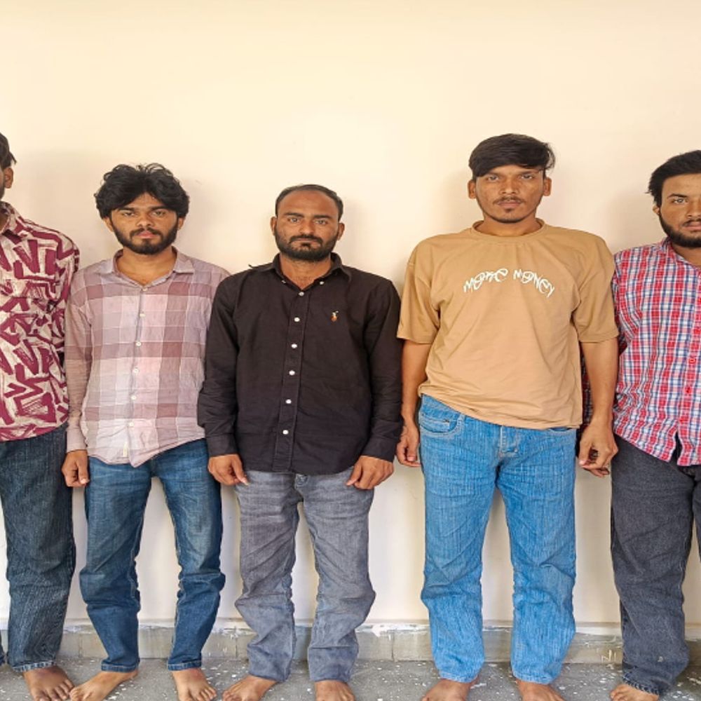 महिला का भेष बनाकर हाईवे पर लूट की तैयारी:पुलिस ने वारदात से पहले कोहिनूर गैंग के पांच बदमाशों को दबोचा,अवैध कट्टा, दो चाकू जप्त