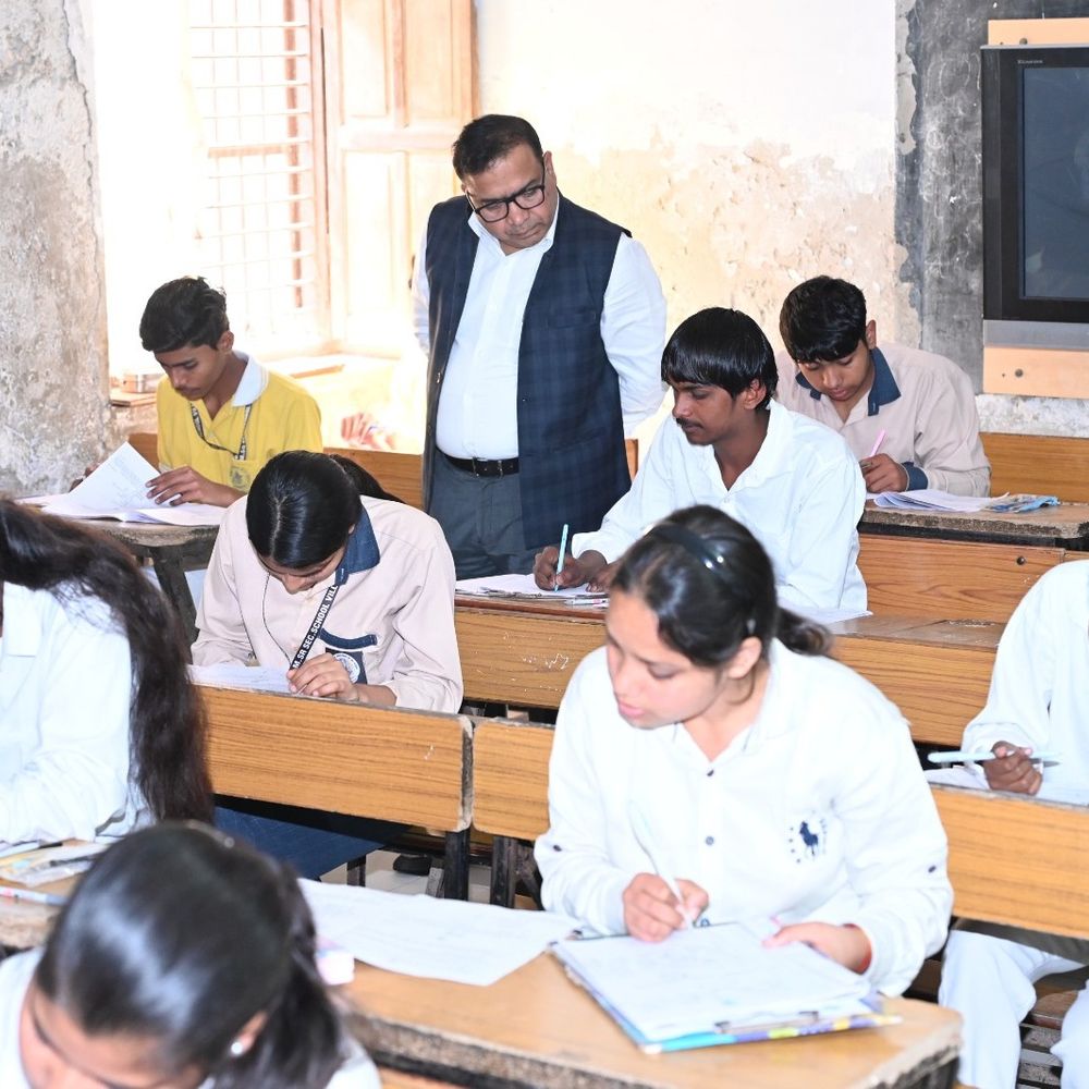 भिवानी बोर्ड का दसवीं कक्षा का गणित का एग्जाम आज:धारा-163 के नियम लागू; नकल रहित परीक्षा करवाने के लिए पुलिस और प्रशासन अलर्ट