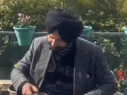 नवजोत सिंह सिद्धू का शायराना अंदात में तंज:बोले- जिनकी लंगोटियां फटी, वो हमारी पगड़ी उछालने में लगे हैं