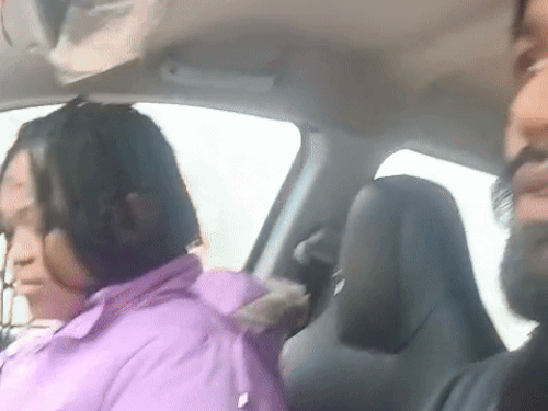 मोहाली में ₹340 को लेकर विदेशी महिला और ड्राइवर भिड़े:किराया न देने पर जमकर हुई बहस, VIDEO बनाने पर मोबाइल छीनते दिखी लेडी