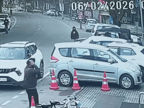 AAP नेता लक्की की 9 मिनट में हत्या:परफेक्ट प्लानिंग, टारगेट का वेट, दोनों हाथ में पिस्टल लेकर फायरिंग; मर्डर की मिनट टु मिनट डिटेल