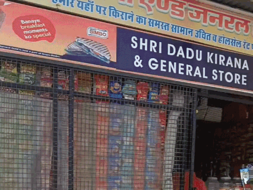 भिवाड़ी हादसे के बाद अलवर में सख्ती:अवैध पटाखों पर कार्यवाही;4 लाख के पटाखे जब्त,आरोपी गिरफ्तार