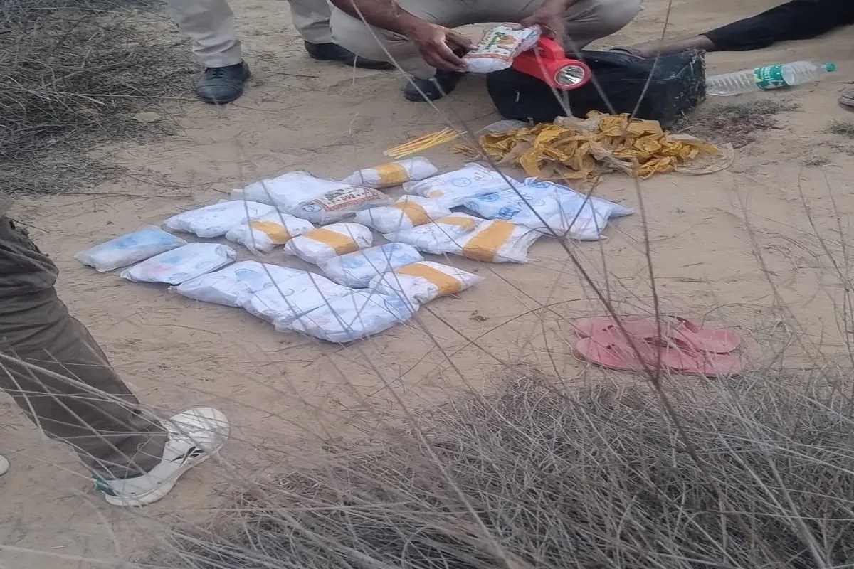 पाक की फिर नापाक हरकत, ड्रोन से गिराई पचास करोड़ रुपए की हेरोइन की खेप