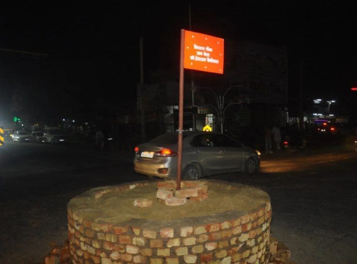 किसान चौक पर हेतराम बेनीवाल के नाम चौक बनाने पर हंगामा, पुलिस जाब्ता तैनात