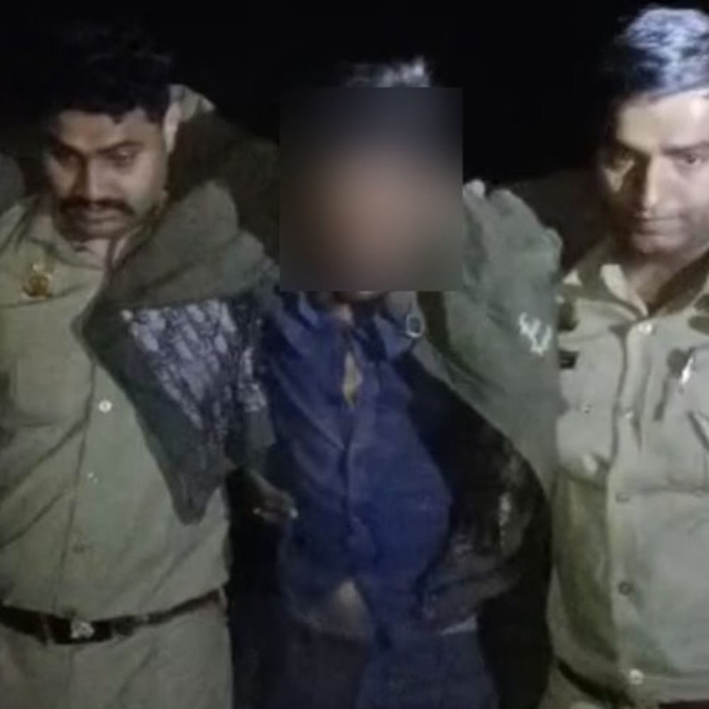 बदायूं में मुठभेड़, शातिर बदमाश के पैर में गोली:पुलिस ने फायरिंग के बाद किया गिरफ्तार, एक दर्जन मुकदमे दर्ज
