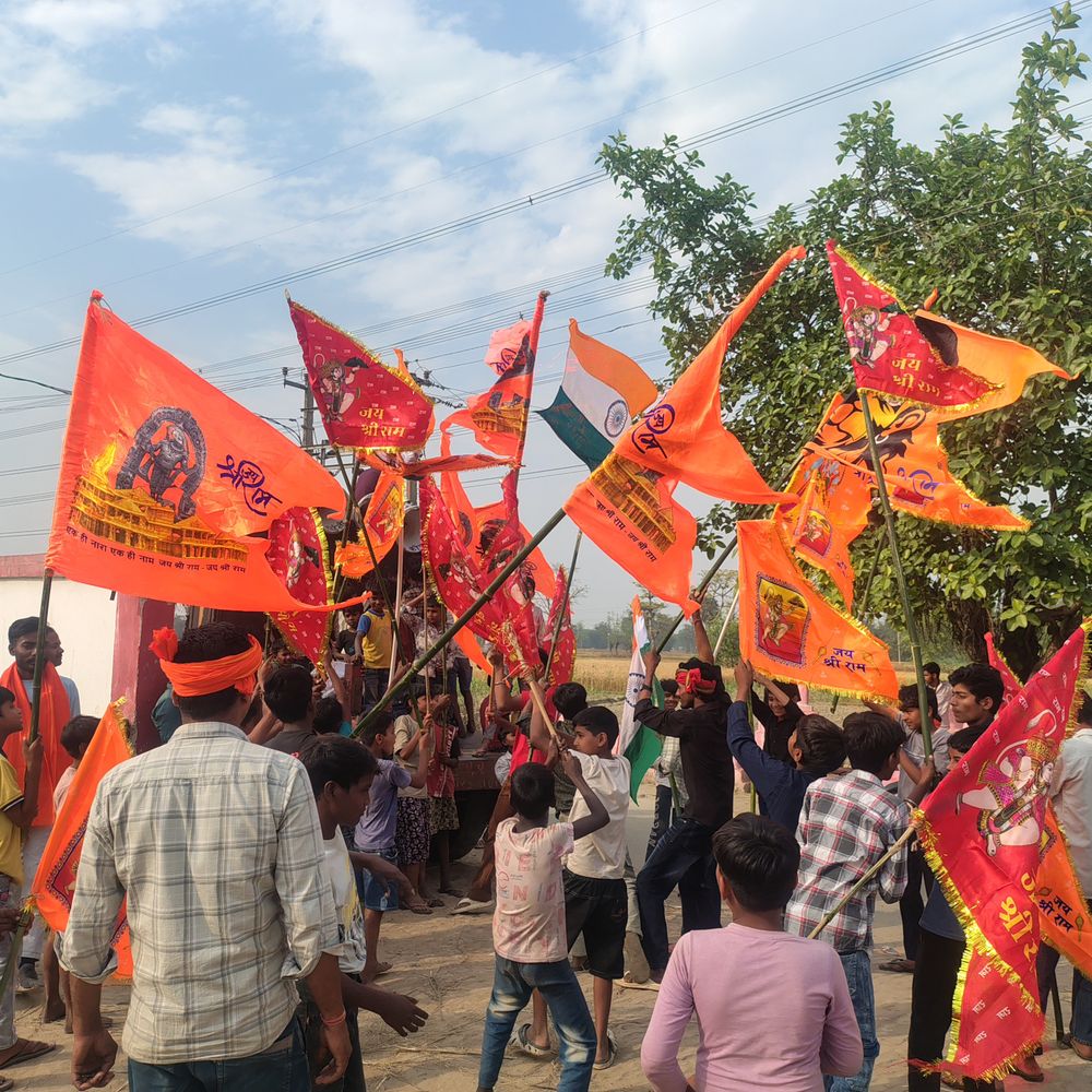 रामनवमी पर गोपालगंज में बूंदाबांदी:श्रद्धालुओं को धूप से राहत, झांकी यात्रा में उमड़ी भीड़